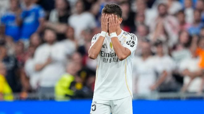 Arda Güler lamentándose de una jugada con el Madrid (Europa Press)