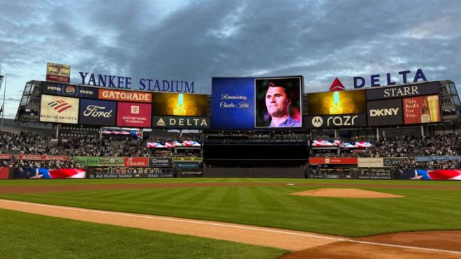 Charlie Kirk, homenajeado por los New York Yankees ('X' @Yankees)