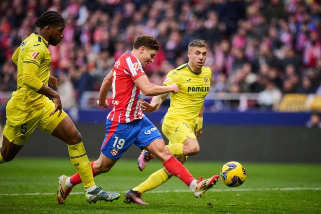 Julián Álvarez, en un partido contra el Villarreal (Cordon Press)