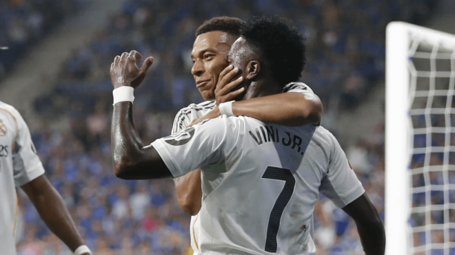 Mbappé tapa la boca a Vinícius en el Oviedo-Real Madrid (Foto: EFE).