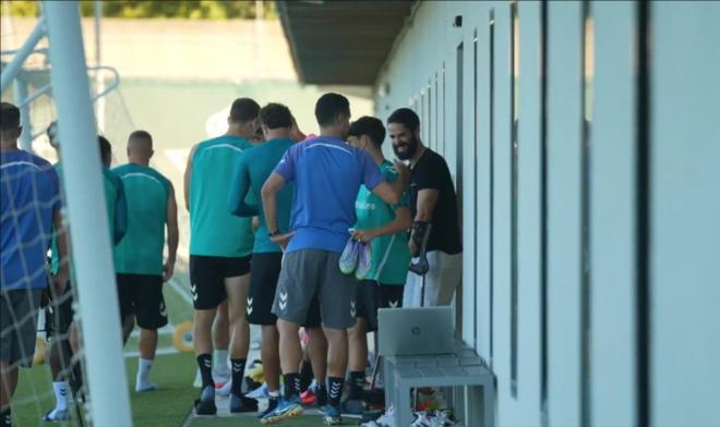 Isco visitó a sus compañeros (Foto: RBB)
