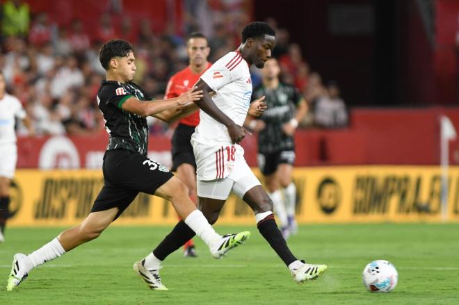 Lucien Agoumé, en el Sevilla - Elche (Foto: Kiko Hurtado).