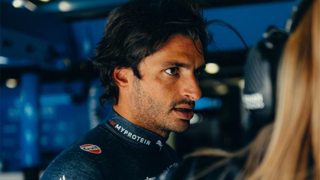 Carlos Sainz, en el box de Williams durante este 2025 (Foto: Williams Racing).