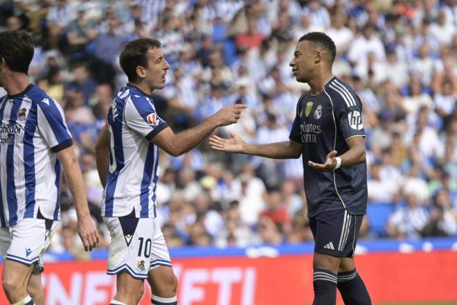 Oyarzabal y Mbappé, hablando de la expulsión de Huijsen (Cordon Press)
