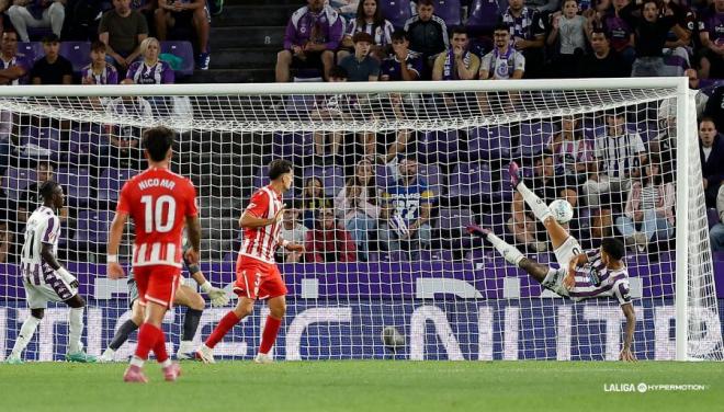 Marcos André anota su gol ante el Almería.