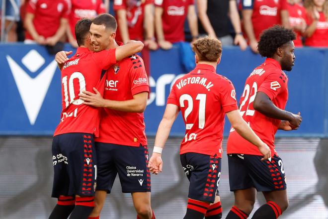El Osasuna celebrando el gol de Raúl García ante el Rayo Vallecano. (EFE)