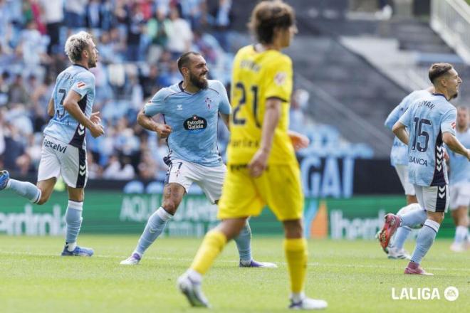 Borja Iglesias celebra su gol ante el Girona (Foto: LaLiga).