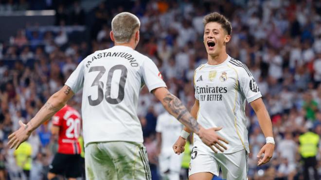 Franco Mastantuono y Arda Güler en un partido con el Real Madrid (Fuente: Europa Press)