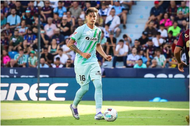 Valentín Gómez, ante el Levante (Foto: Cordon Press).