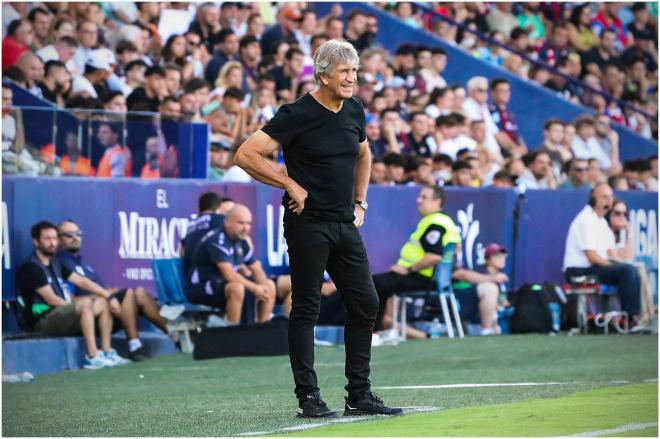 Manuel Pellegrini, ante el Levante (Foto: Cordon Press).