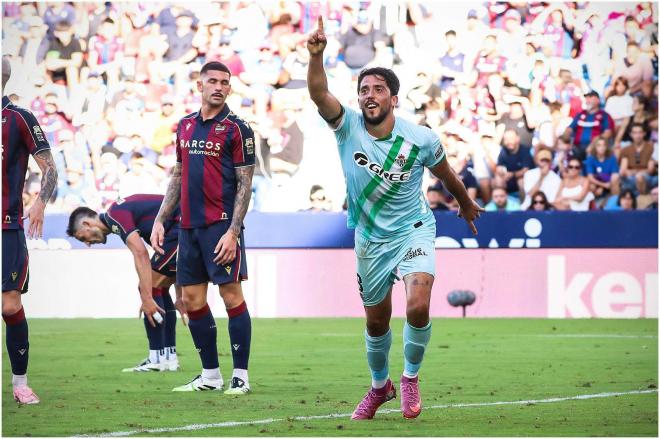 Pablo Fornals celebra su gol al Levante (Foto: Cordon Press).