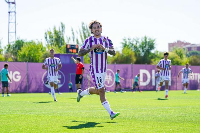 Xavi Moreno celebra su gol a la Segoviana (Foto: Real Valladolid).