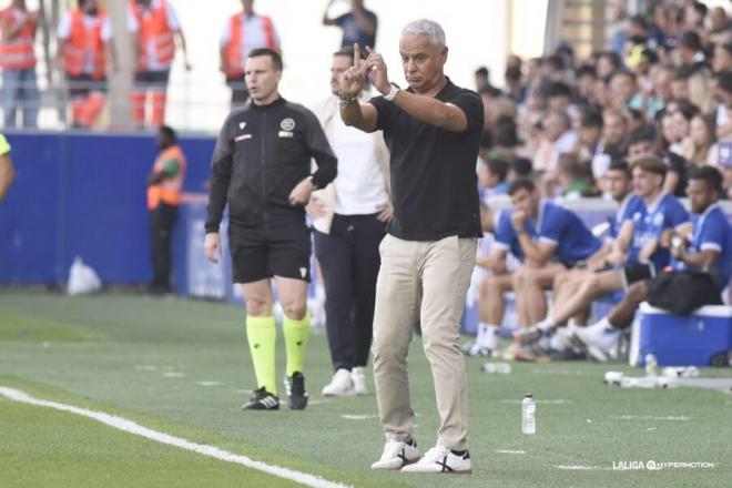 Sergio Pellicer, durante el Huesca-Málaga (Foto: LALIGA).