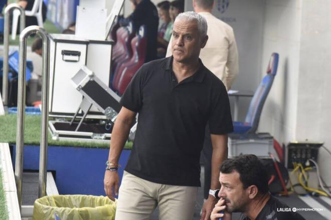 Sergio Pellicer, durante el Huesca-Málaga (Foto: LALIGA).