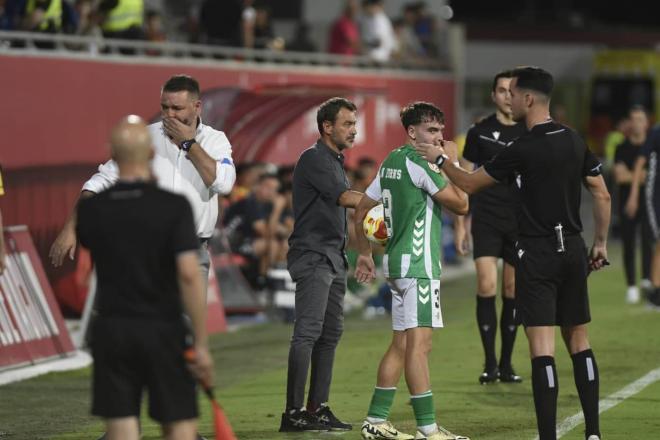 Jesús Galván durante el derbi chico en el Jesús Navas. (Foto: Kiko Hurtado)
