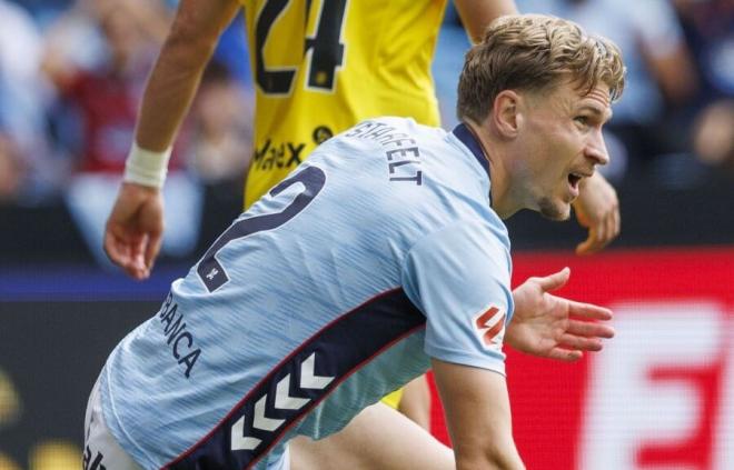 Carl Starfelt ante el Girona (Foto: LaLiga).