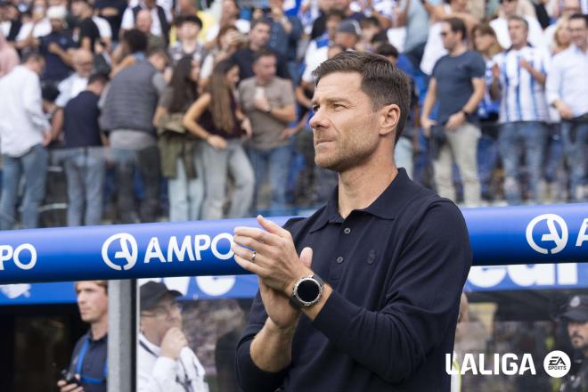 Xabi Alonso en Anoeta ante la Real Sociedad. (Foto: LALIGA)