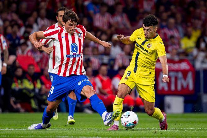 Robin Le Normand y Georges Mikautadze, en el Atlético-Villarreal (Foto: Cordon Press).