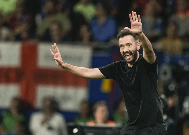 Carlos Corberán ante el FC Barcelona (Foto: EFE)