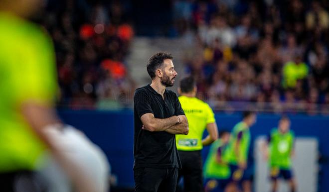 Santi Cañizares también criticó el planteamiento de Carlos Corberán ante el FC Barcelona (Foto: Valencia CF)