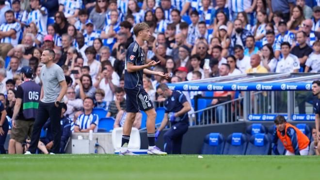 Dean Huijsen en el momento de su expulsión (Europa Press)
