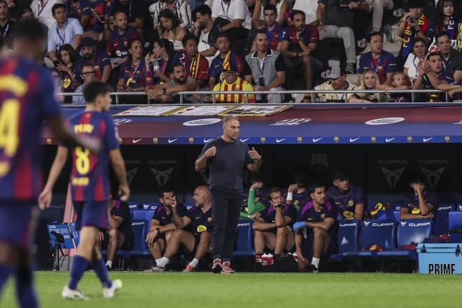 Hansi Flick durante el Barça - Valencia (Foto: Europa Press)