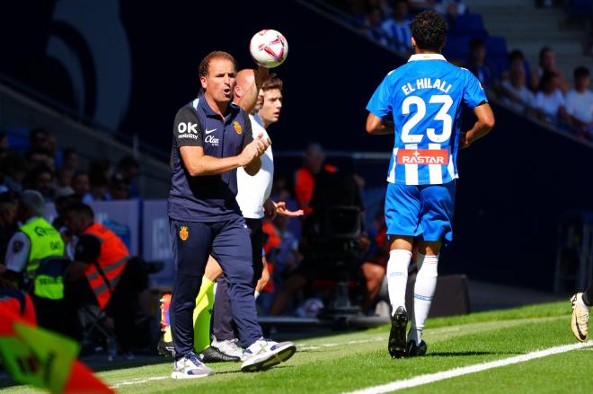 Jagoba Arrasate aplaude delante de Omar El Hilali (Foto: LALIGA).
