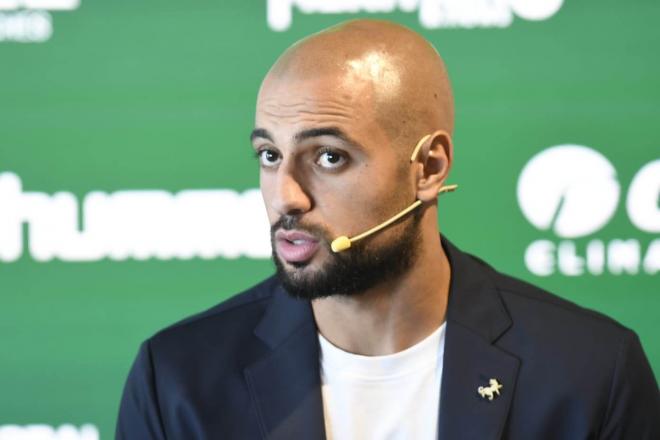 Amrabat, en su presentación con el Betis (Foto: Kiko Hurtado).