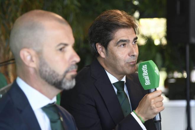Ángel Haro y Manu Fajardo, en la presentación de Amrabat (Foto: Kiko Hurtado).