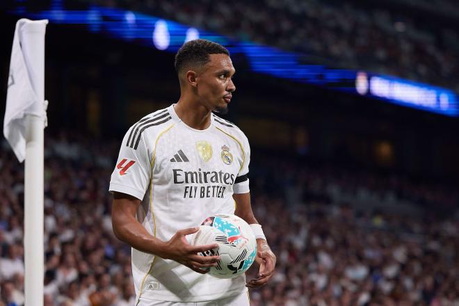 Trent Alexander-Arnold en un partido con el Real Madrid (Cordon Press)