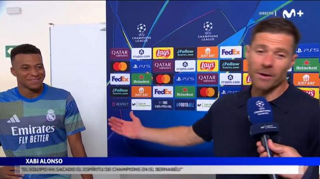 Xabi Alonso bromea en su definición sobre Kylian Mbappé (captura: Movistar Fútbol x)