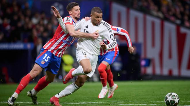 Clement Lenglet y Kylian Mbappé en el derbi de Champions de la 24/25 (Foto: Cordon Press)