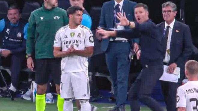 Xabi Alonso aborta el cambio de Brahim Díaz con Franco Mastantuono (captura DAZN).