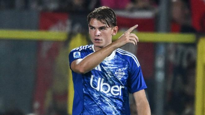Nico Paz en un partido con el Como (Cordon Press)