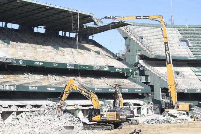 Momento de la retirada de la visera del Benito Villamarín (Foto: Kiko Hurtado).