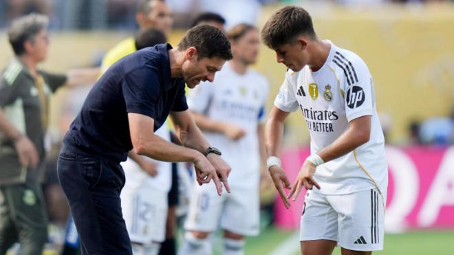 Xabi Alonso y Arda Güler en un partido con el Madrid (Cordon Press)