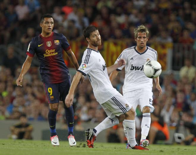 Xabi Alonso y Fabio Coentrao en un Clásico (Foto: Cordon Press)