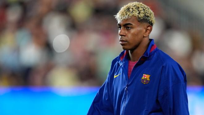 Lamine Yamal saltando al campo de Vallecas (Europa Press)