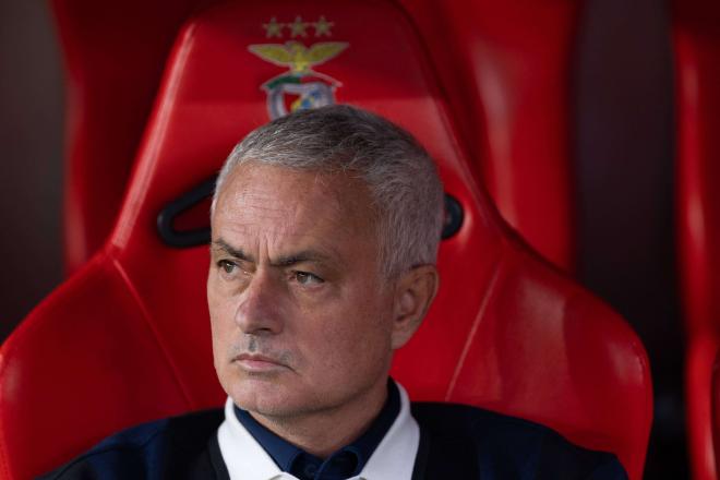 José Mourinho, durante el Benfica-Fenerbahce de previa de Champions (Foto: Cordon Press).