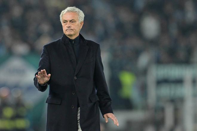 Mourinho, en un partido del Fenerbahce (FOTO: Europa Press).