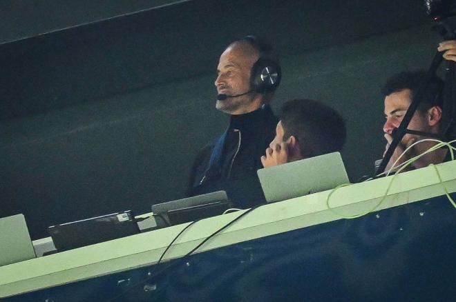 Luis Enrique, en la tribuna durante un partido del PSG (FOTO: Cordón Press).
