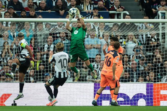 Joan García contra el Newcastle (Cordon Press)