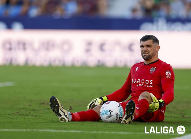 Mathew Ryan ante el Real Betis en el Ciutat. (Foto: LALIGA)