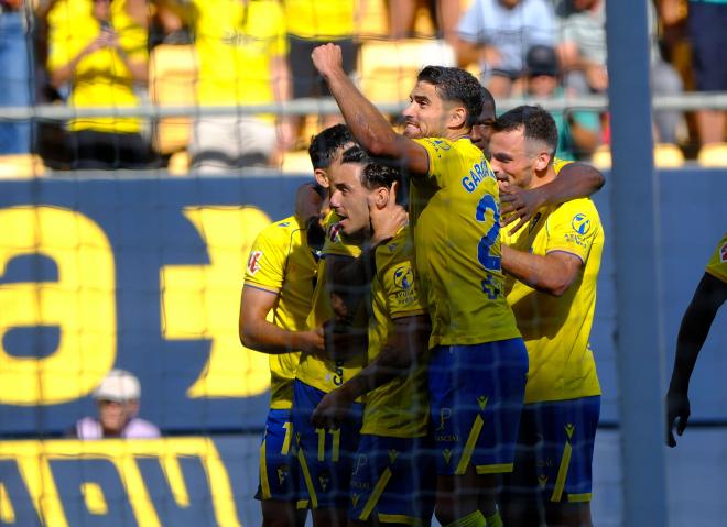 Álvaro García Pascual celebra un gol del Cádiz (Foto: LALIGA).