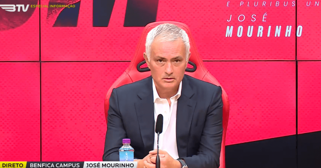 José Mourinho, presentado como nuevo entrenador del Benfica.