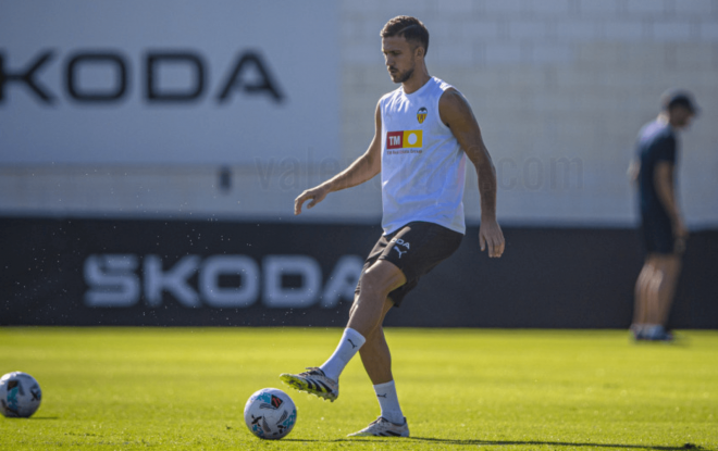 Copete en el entrenamiento (Foto: Valencia CF)
