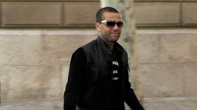 Dani Alves saliendo de la Audiencia de Barcelona (Europa Press)