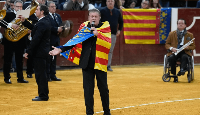 El cantante Francisco momentos antes del festival taurino en favor por los damnificados por la dana