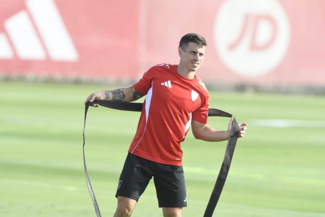 Alfon, entrenando con el Sevilla (Foto: Kiko Hurtado).