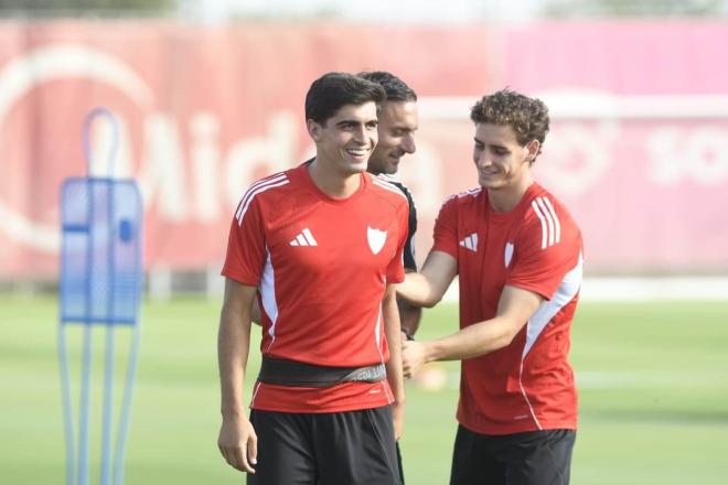 Juanlu, entrenando con el Sevilla (Foto: Kiko Hurtado).